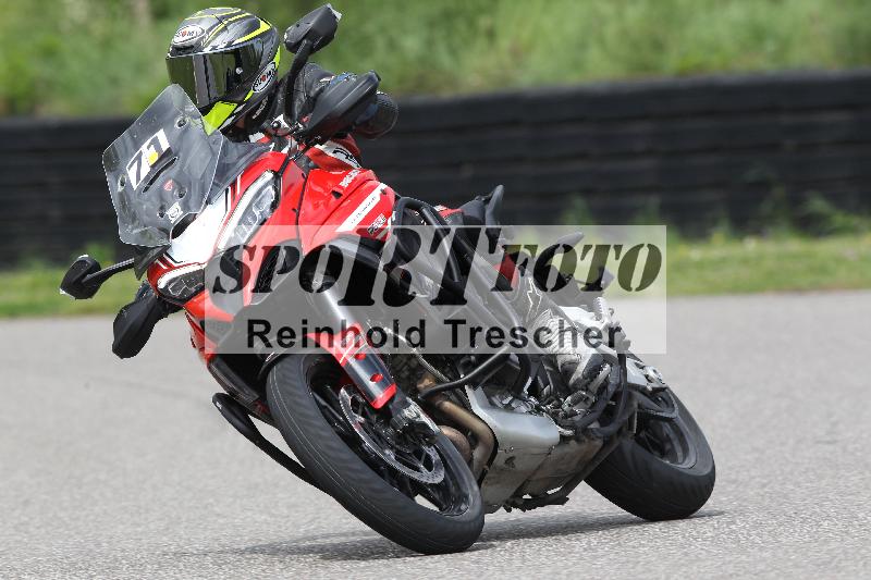 Archiv-2025/10 23.04.2025 Cornu Master School ADR/rot-rouge/71